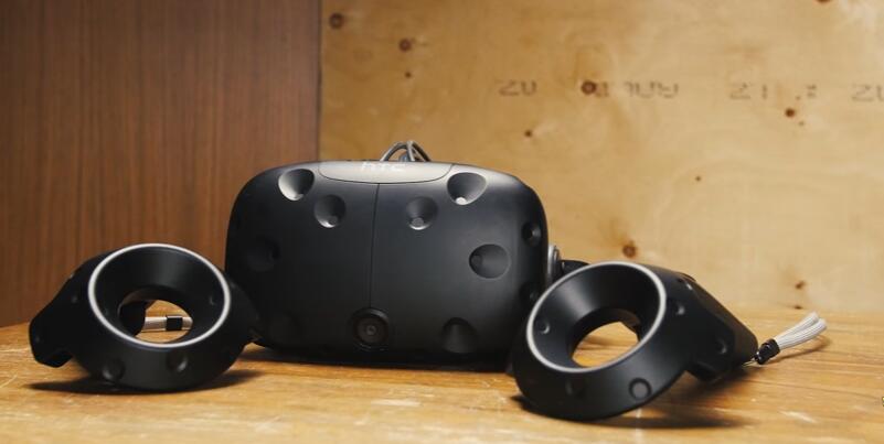  HTC VIVE with controller